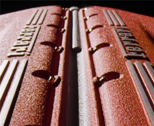 搭载12缸发动机