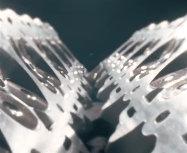 搭载12缸发动机